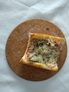 Una foto de Tosta de atún gratinada