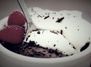 Una foto de mousse frambuesa