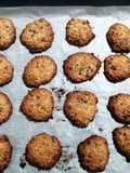 Biscotti alle nocciole con gocce di cioccolato