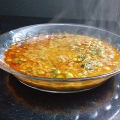 A picture of Matar Qeema with three Spices.