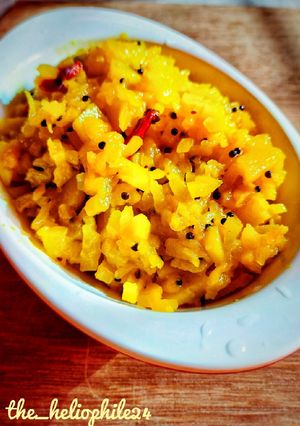 A picture of Peper Ghonto Raw Papaya Curry.