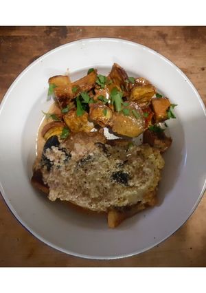Una foto de Lomo y batatas con crema de verdeo