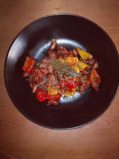 Una foto de Alubias rojas con tomate