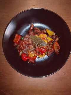 Una foto de Alubias rojas con tomate