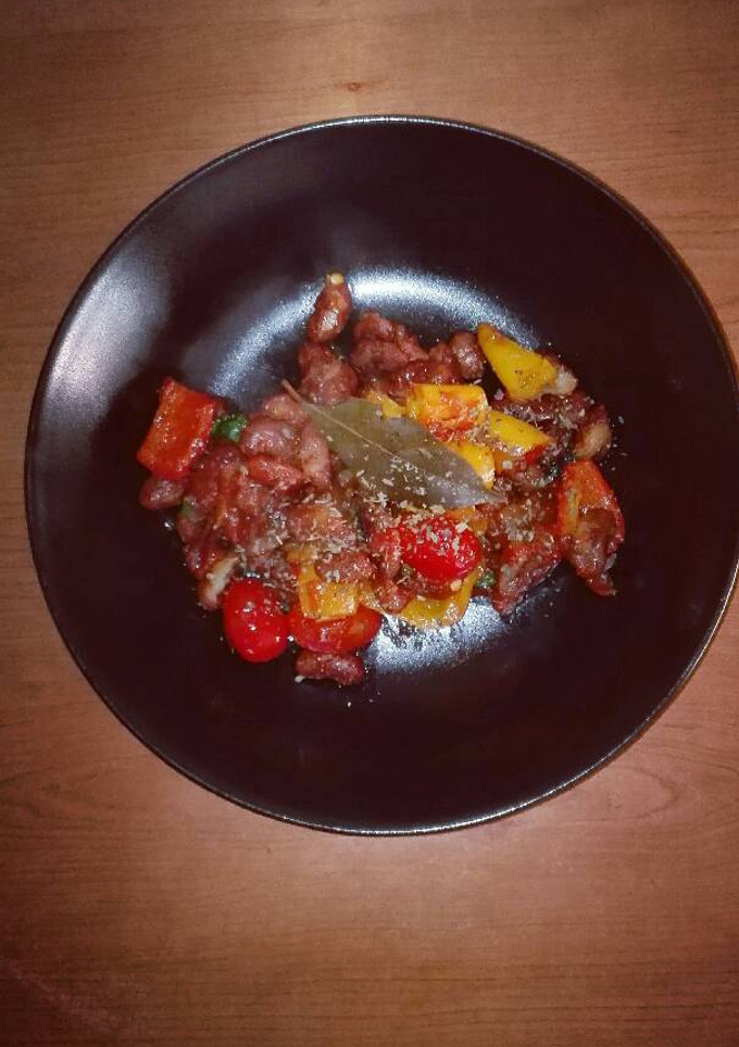 Una foto de Alubias rojas con tomate