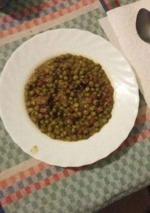 Una foto de Guisantes agridulces salteados con jamón