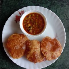 A picture of Puri Bhaji.