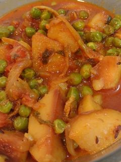 আলু মটর কারি(aloo matar curry recipe in Bengali) রেসিপির প্রধান ছবি