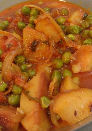 আলু মটর কারি(aloo matar curry recipe in Bengali) রেসিপির প্রধান ছবি