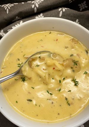 A picture of Chicken & Oyster Mushroom Soup with Thyme.