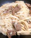 Phở xào bò nấm