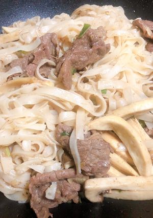 Hình của món Phở xào bò nấm.
