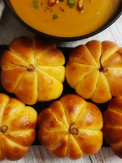 A picture of Pumpkin Bread in Pumpkin shape (no oven bread).