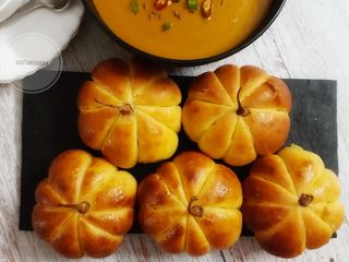 Pumpkin Bread in Pumpkin shape (no oven bread)