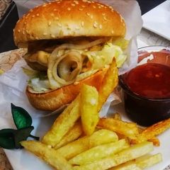 A picture of Caramalized chicken burger.