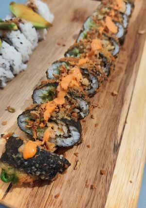 Una foto de Sushi económico en casa: tempura roll con atún de lata