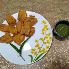 A picture of Crispy Samak rice and chana dal Raw banana pakore.