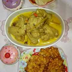 A picture of Kari Sayap Ayam pedas istimewa.