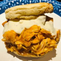 A picture of Crockpot Buffalo Ranch Chicken 🐔.