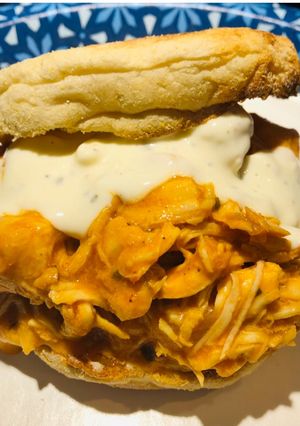 A picture of Crockpot Buffalo Ranch Chicken 🐔.