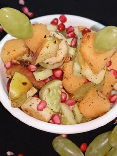 फलाहारी चटपटी फ्रूट चाट (falahari chatpati fruit chaat recipe in Hindi) रेसिपी मुख्य फोटो