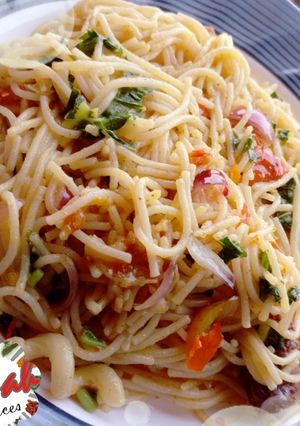A picture of Stir-fry pasta.