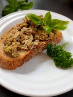 Tonhalas avokádókrém recept fotója
