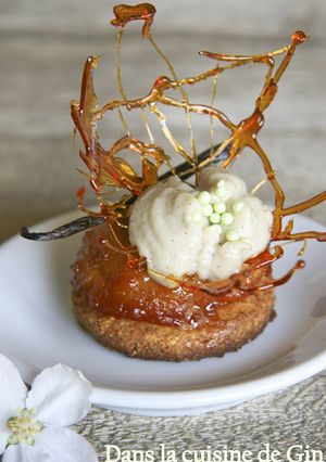 Une photo de Pomme au four façon Tatin, à la crème de cajou