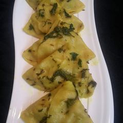 A picture of Steamed samosa.