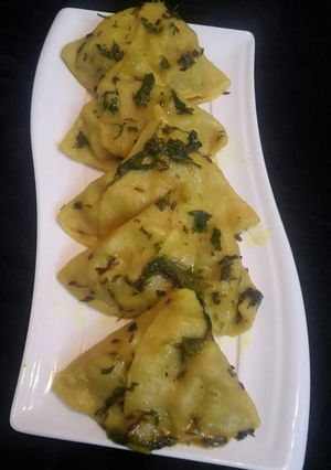 A picture of Steamed samosa.