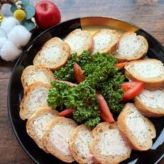 A picture of Party Cream Cheese Bucket Clices.