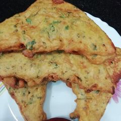 A picture of Lahsuni Bread Pakoda.