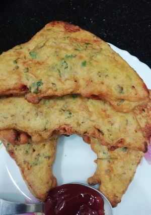 A picture of Lahsuni Bread Pakoda.