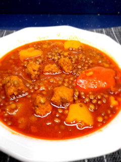 Una foto de Lentejas veganas con chorizo