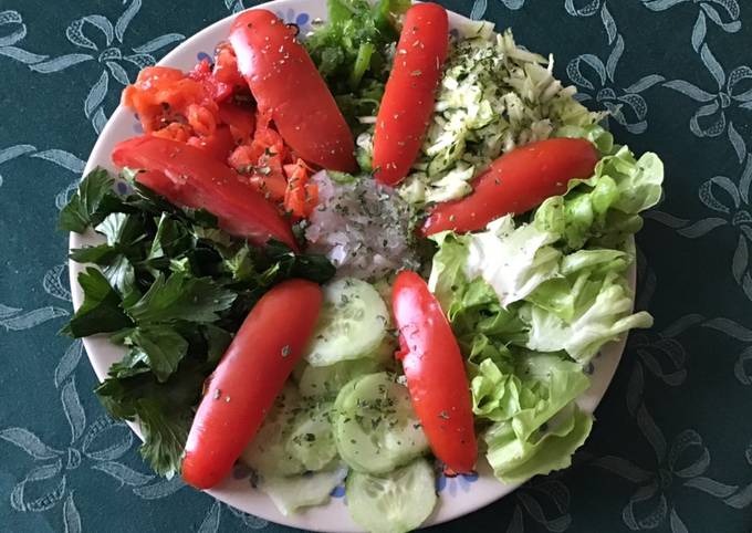 Recette de Rapide Salade composée aux légumes d été