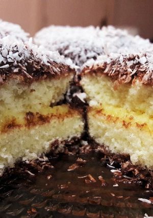 Una foto de Lamingtons (típicos de Australia)