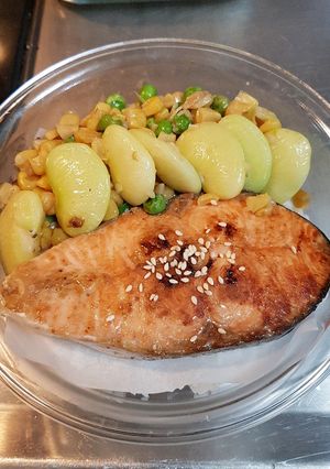 鮭魚便當 的食譜成品照片