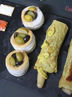 Una foto de Espárragos envueltos en tortilla de guacamole