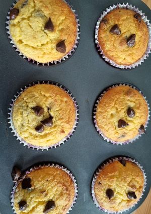 A picture of Keto chocolate chip muffin.