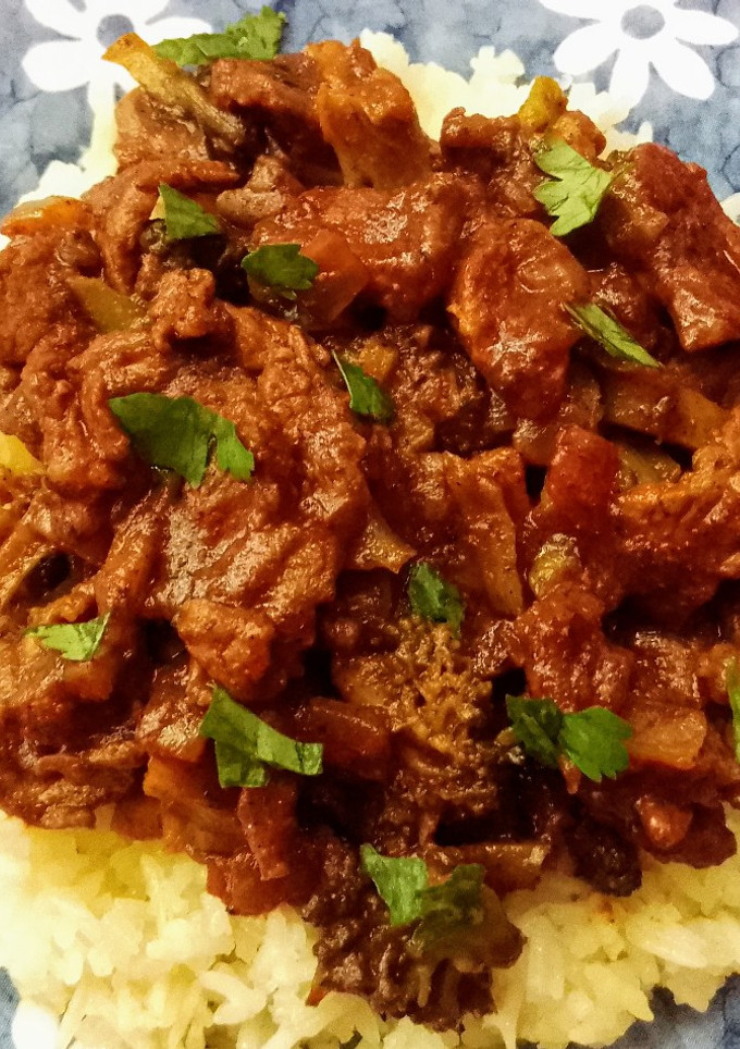 Una foto de Res Vindaloo con Brócoli y Arroz