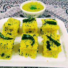 A picture of Khaman dhokla.