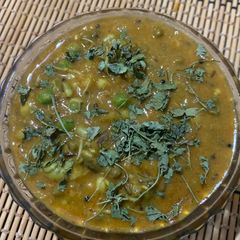 A picture of Peas sprouts hyacinth beans masala.