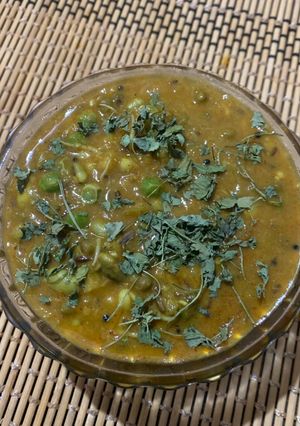 A picture of Peas sprouts hyacinth beans masala.