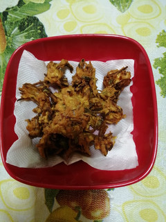 முந்திரி பக்கோடா (Munthiri pakoda recipe in tamil) செய்முறை முக்கிய புகைப்படம்