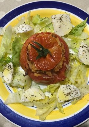 Una foto de Tomates rellenos de arroz y carne picada