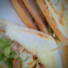 A picture of Tuna and egg Sandwich.