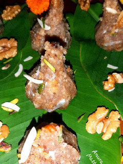 वालनट मोदक(Walnut Modak receipe in hindi) रेसिपी मुख्य फोटो