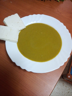 Una foto de Crema de berros, espinacas y garbanzos