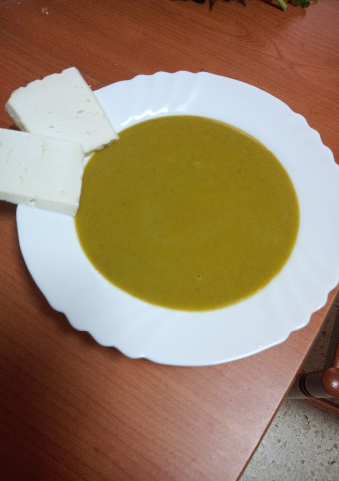 Una foto de Crema de berros, espinacas y garbanzos