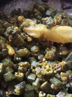 कैरी भेंडी (Kairi Bhendi Recipe In Marathi) रेसिपी चे मुख्य फोटो